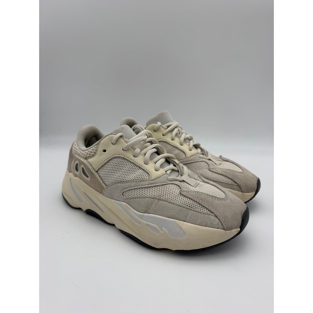 Adidas Yeezy Boost 700 Analog Mens Sneakers EG7596 Size 8 Cream Grey Low Top